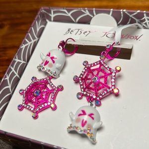 NWT Betsey Johnson Ghosts earrings glow in the dark